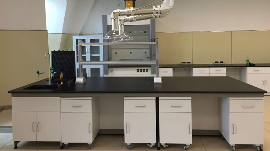 湖南省環(huán)境監(jiān)測站在長?，F(xiàn)代采購實驗室通風(fēng)柜